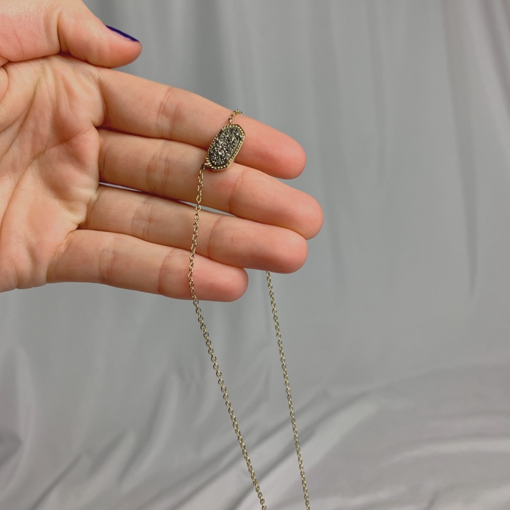 KENDRA SCOTT ELISA NECKLACE IN GREY/BLACK DRUSY